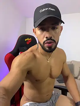 Ezzio_Scolaro's Live XXX Chat