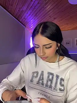 Hilary_pinkk's Live XXX Chat