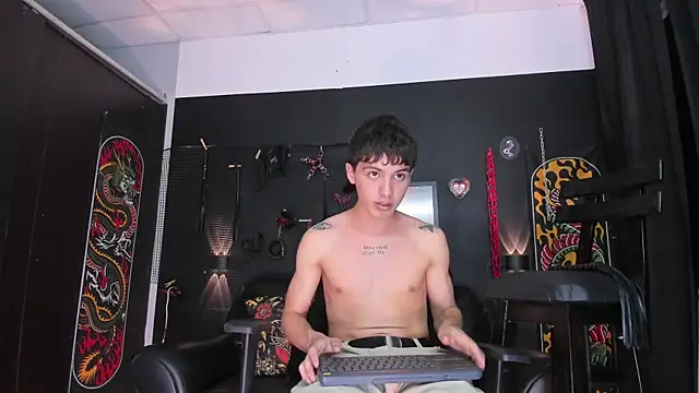 Just_a_young_couple's Live XXX Chat