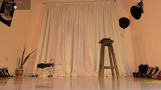 ArchieCollins live XXX chat