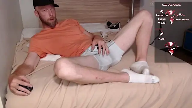 MaxRouger Show in webcam
