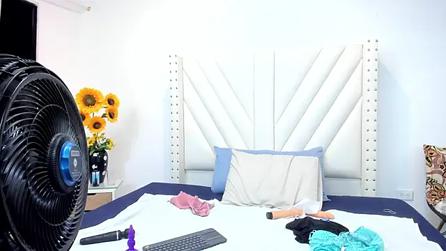 Paulynavera's Live XXX Chat
