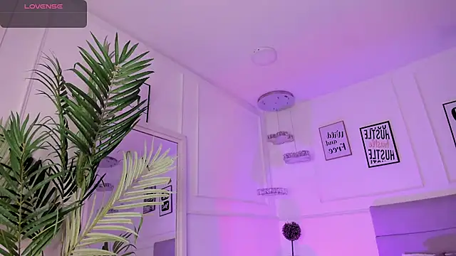 AriRobert_'s Live XXX Chat