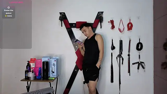 Онлайн чат XXX Mathias_LatinBoy
