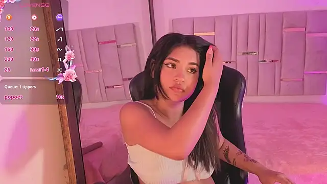 Chat +18 de Mikaela-Banes ao vivo