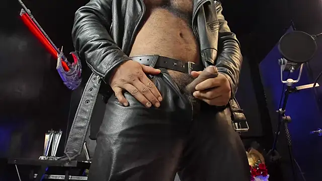 BeardAndrewn Live XXX chat