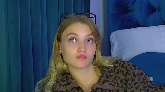 StacyEvances live XXX chat