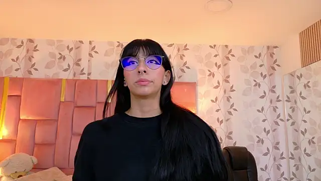 LaylaaDoll Adlı Modelin Canlı XXX Sohbeti
