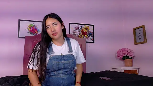 Maggiee_1's Live XXX Chat