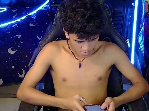 แชท XXX สดของ hugekenbigcock