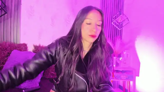 Chatroom XXX en direct de NahomyCarther