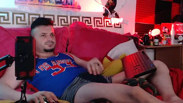 Hugec0ck007 live XXX chat
