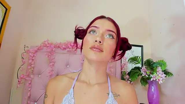 Cherry_Scarlet_'s Live XXX Chat