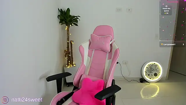 Chatroom XXX en direct de sharlotte_23