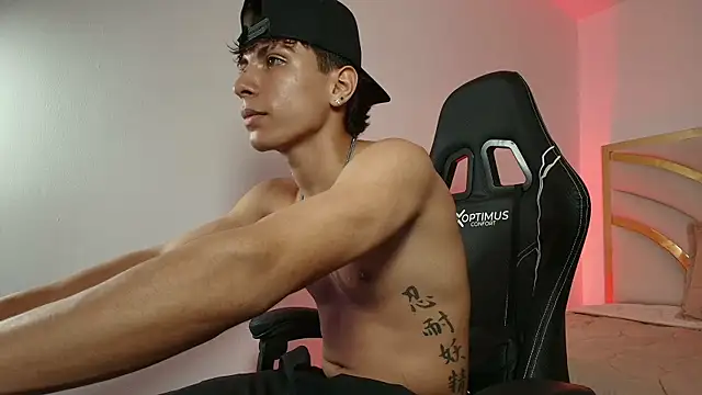 Ryaan_Stone – Naživo XXX chat