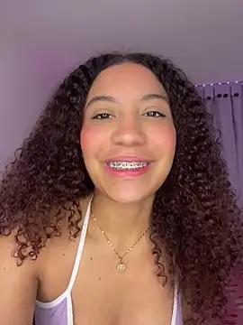 Daphnne_Curly live XXX chat