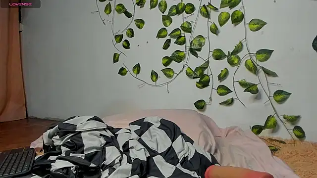 Cute_little_fox31 Adlı Modelin Canlı XXX Sohbeti