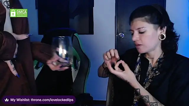 lovelockedlips live XXX chat