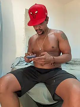 bigdick211292 লাইভ XXX চ্যাট