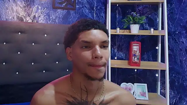 XXX chat uživo modela kai_storm77