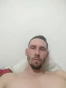 Chico_fit: διαδικτυακό σόου στην κάμερα