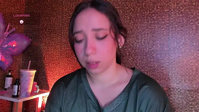 XXX chat uživo modela Apartment28