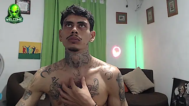 Chat XXX en directo de alpha_zom