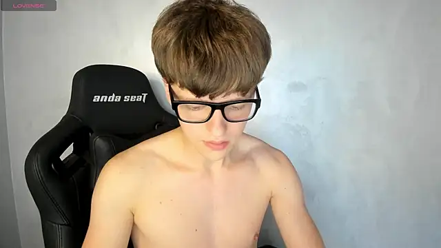 Show modela bonekoambalabu na web-kameri