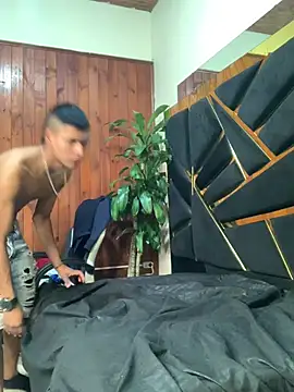 عرض كام Emiliano_Reyes
