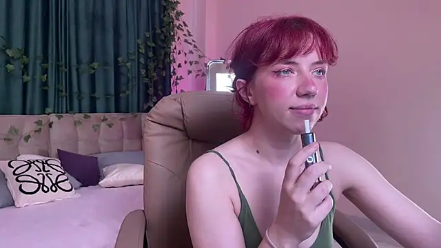 Chat +18 de Love_is_Lola ao vivo