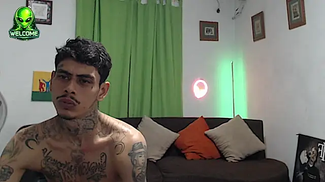 alpha_zom Adlı Modelin Canlı XXX Sohbeti