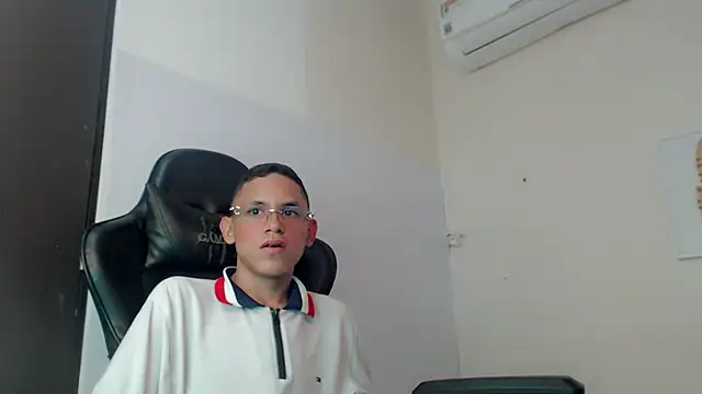 sombra_18 live XXX chat