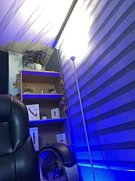 Emilyy05_ Adlı Modelin Canlı XXX Sohbeti
