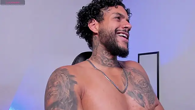 Show modela LuigiVitale_1 na web-kameri