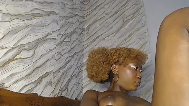 Chat +18 de SpicyMackenzie22 ao vivo