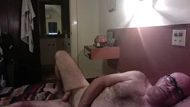 Czat XXX na żywo – hairy_daddy4209