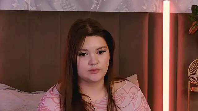 دردشة EmilyHyde الجنسية المباشرة