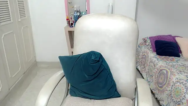 leonela_69 live XXX chat