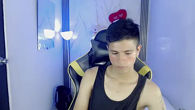 Chat +18 de Ascii_one ao vivo