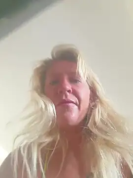 AtomBlondy Live XXX-Chat