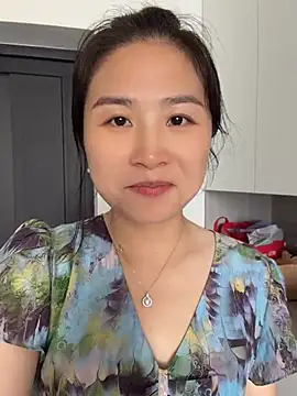 Iridessa-'s Live XXX Chat