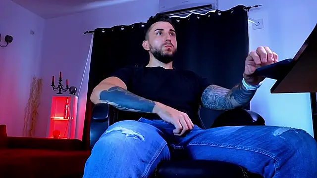 MightyAaron66 Adlı Modelin Canlı XXX Sohbeti