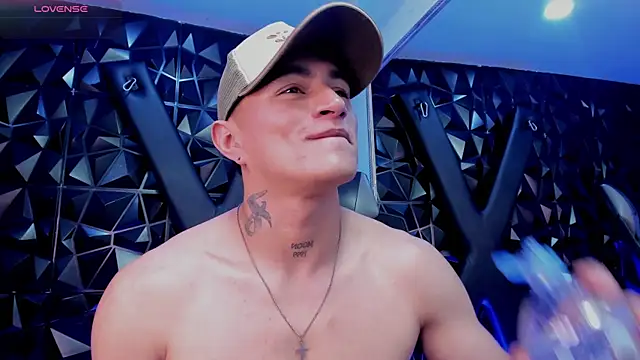 LiamDeeps Live XXX Chat