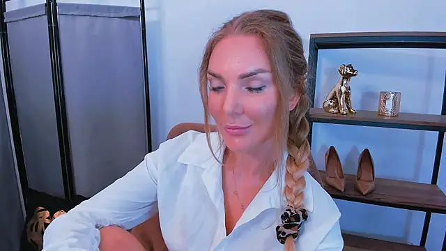AulloraHoney XXX чат на живо