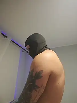 AdamQuestn Webbikameraesitys