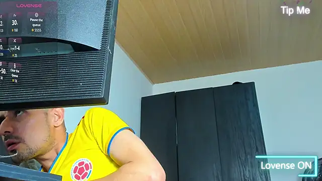 jhonyalzate2 Adlı Modelin Canlı XXX Sohbeti