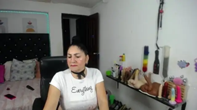 Chatroom XXX en direct de mature_bigboobs10
