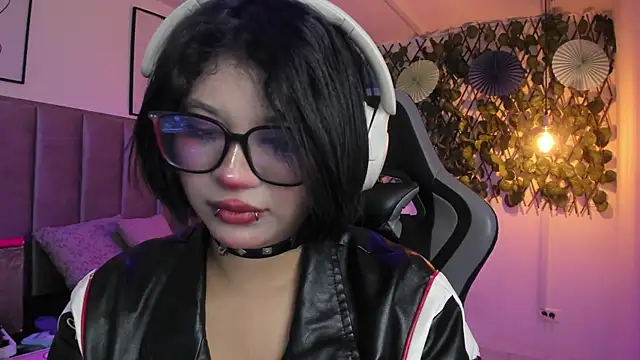 แชท XXX สดของ Kitty_Gang