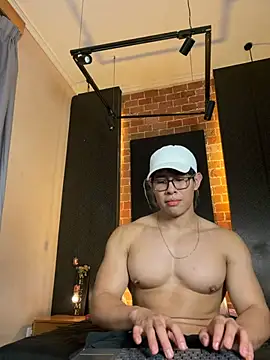 GrayAndrews' Live XXX Chat