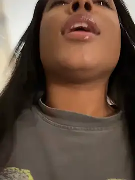 צ'אט XXX בשידור חי של CandyLuxxxx